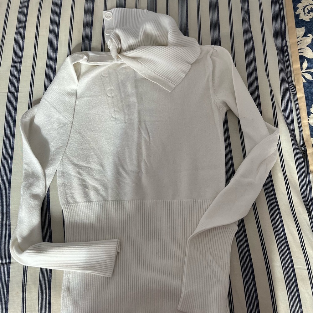 White Long Sleeve - Picture 4 of 4